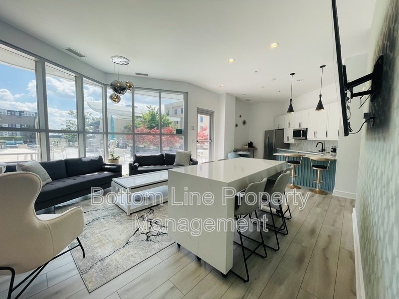 Luxury Uptown Living, Unforgettable Views! property image