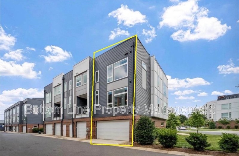 Spacious Luxury Townhome Located Minutes From Dilworth property image