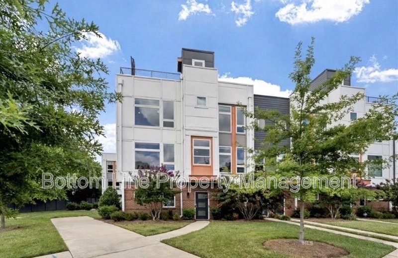 Spacious Luxury Townhome Located Minutes From Dilworth property image
