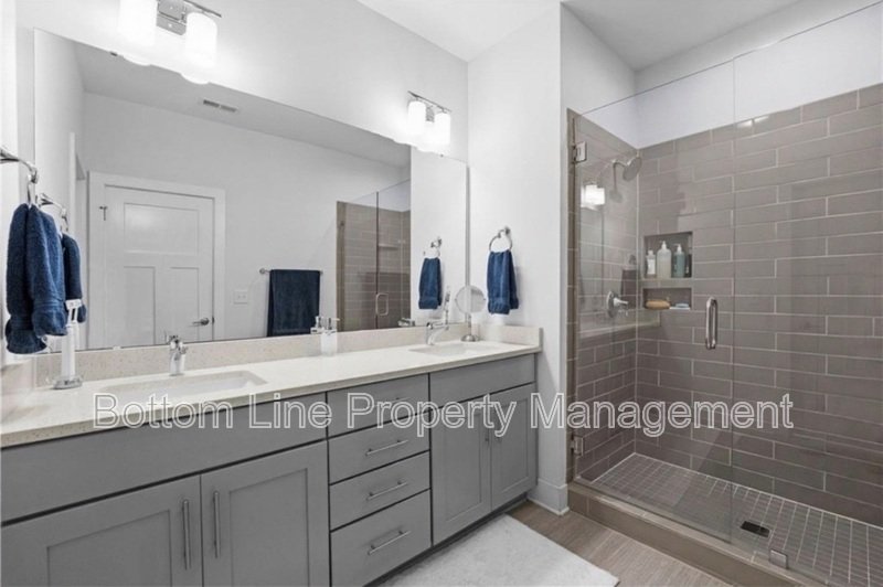 Spacious Luxury Townhome Located Minutes From Dilworth property image