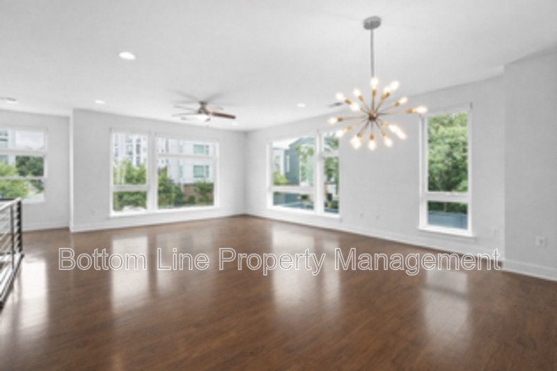 Spacious Luxury Townhome Located Minutes From Dilworth property image