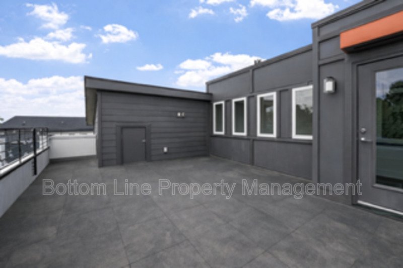 Spacious Luxury Townhome Located Minutes From Dilworth property image