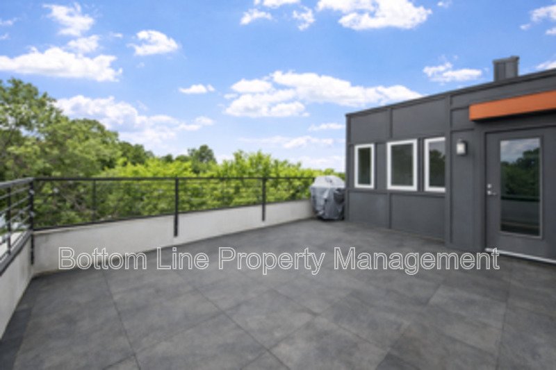 Spacious Luxury Townhome Located Minutes From Dilworth property image