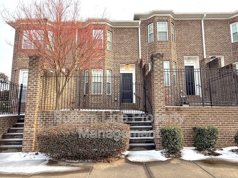 Luxurious Brick Townhome in a GREAT location property image