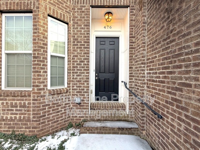 Luxurious Brick Townhome in a GREAT location property image