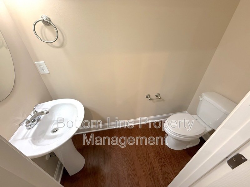 Luxurious Brick Townhome in a GREAT location property image