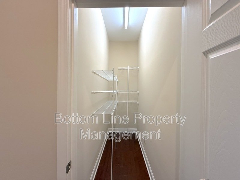 Luxurious Brick Townhome in a GREAT location property image