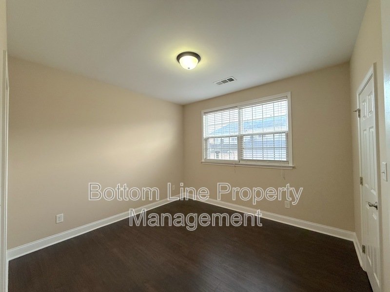 Luxurious Brick Townhome in a GREAT location property image