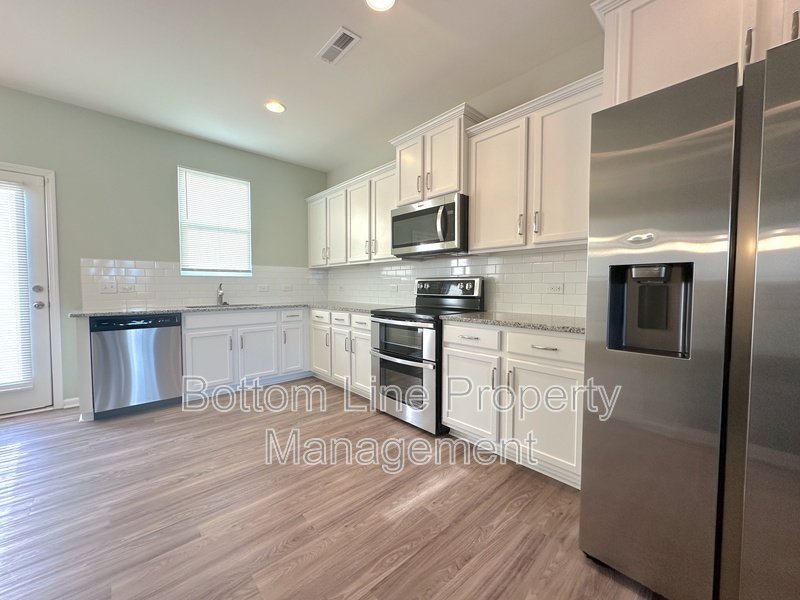 Stunning 3 Bed 2.5 Bath Townhome For Rent!!!! property image