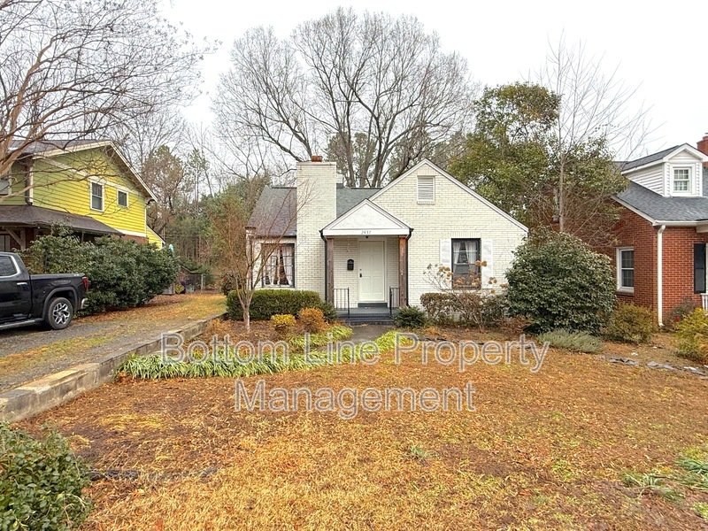 Charming and Updated Two-Bedroom Home in Vibrant Chantilly Neighborhood - February Rent Free! property image