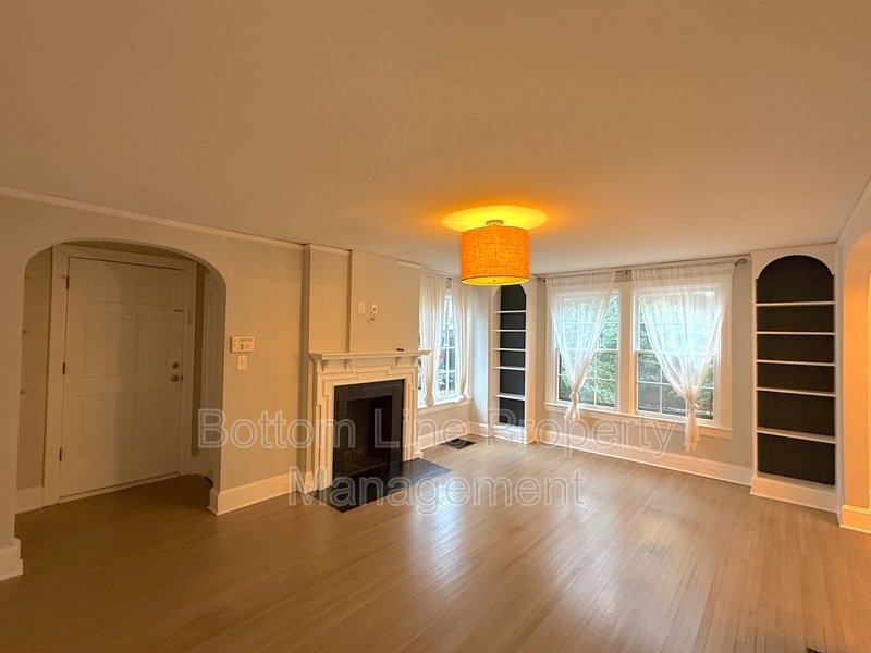 Charming and Updated Two-Bedroom Home in Vibrant Chantilly Neighborhood - February Rent Free! property image