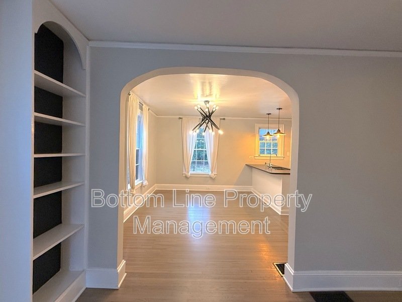 Charming and Updated Two-Bedroom Home in Vibrant Chantilly Neighborhood - February Rent Free! property image