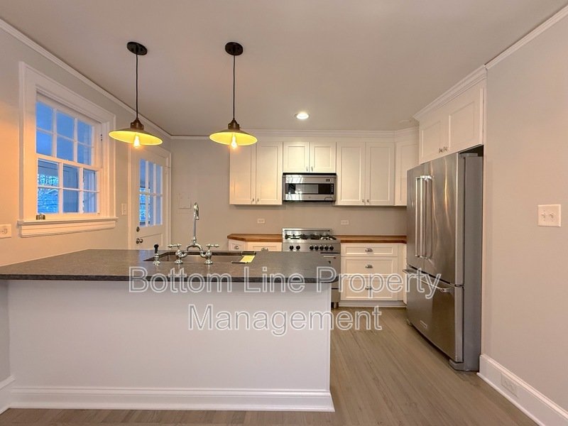 Charming and Updated Two-Bedroom Home in Vibrant Chantilly Neighborhood - February Rent Free! property image