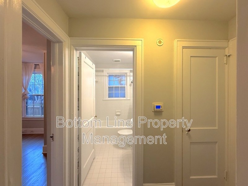 Charming and Updated Two-Bedroom Home in Vibrant Chantilly Neighborhood - February Rent Free! property image