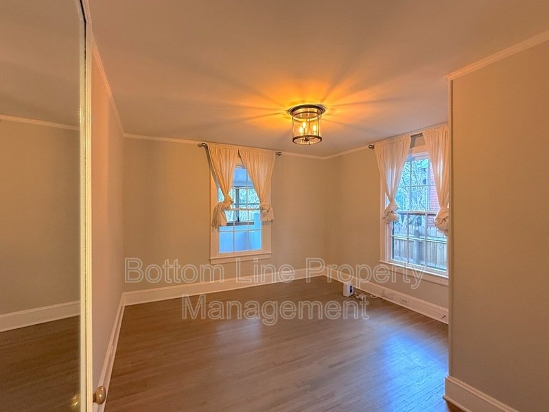 Charming and Updated Two-Bedroom Home in Vibrant Chantilly Neighborhood - February Rent Free! property image