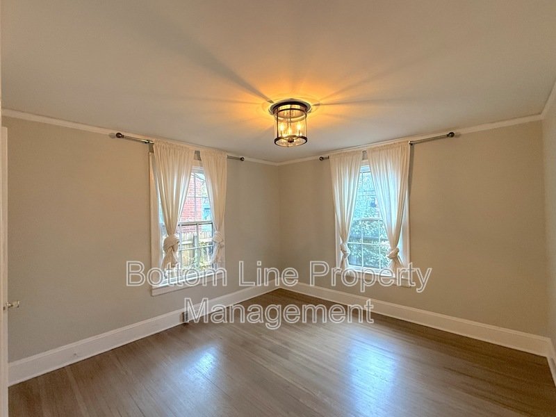 Charming and Updated Two-Bedroom Home in Vibrant Chantilly Neighborhood - February Rent Free! property image