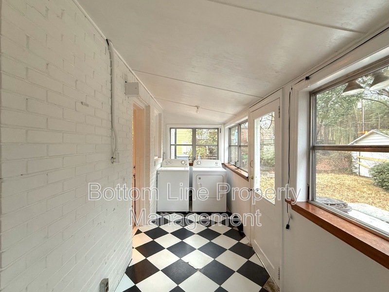 Charming and Updated Two-Bedroom Home in Vibrant Chantilly Neighborhood - February Rent Free! property image