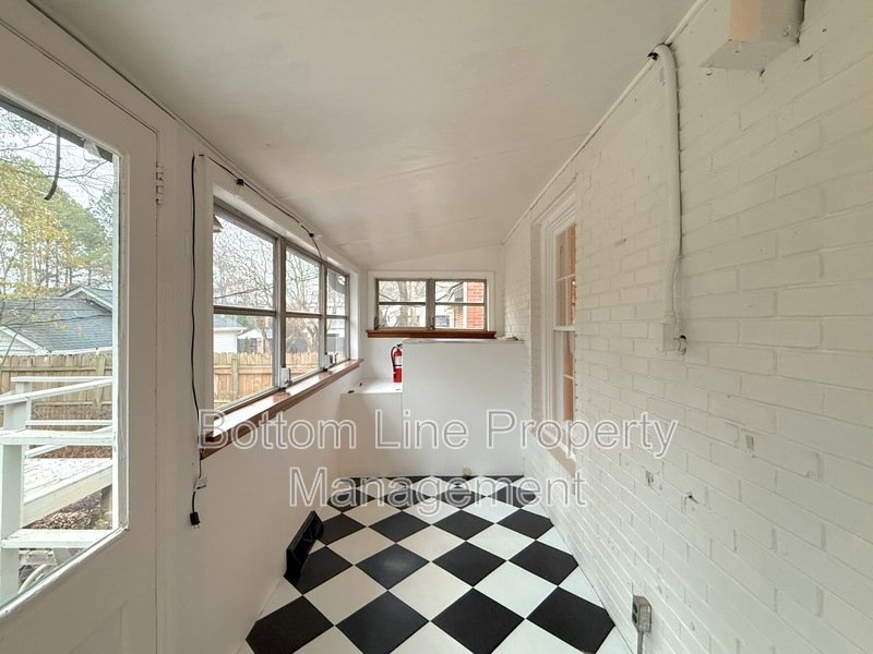 Charming and Updated Two-Bedroom Home in Vibrant Chantilly Neighborhood - February Rent Free! property image