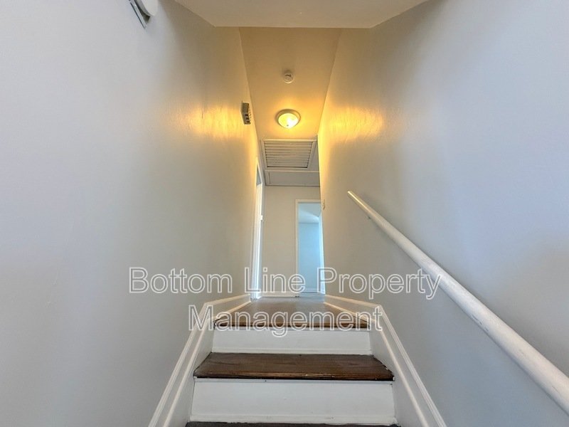 Spacious Split-Level Single-Family property image