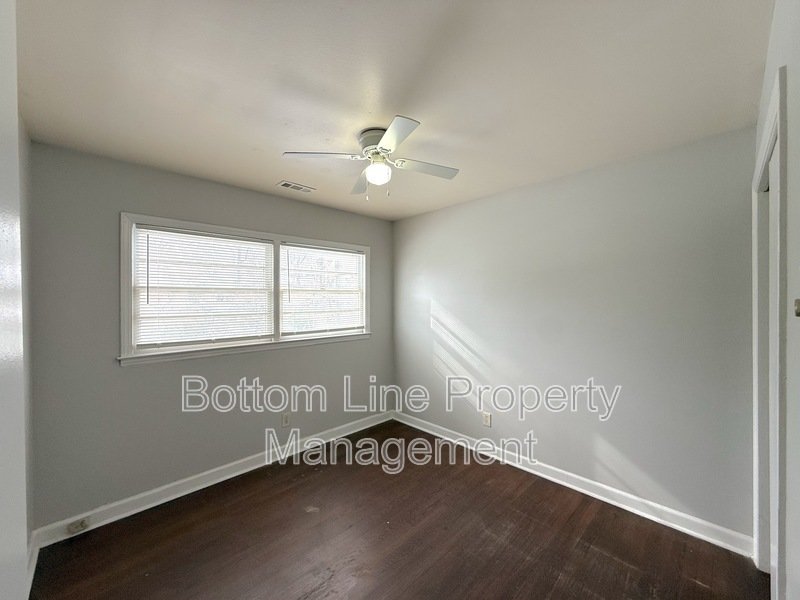 Spacious Split-Level Single-Family property image