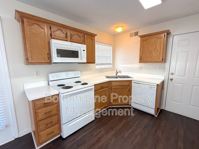 🏡 Charming 3BR / 2.5BA Single-Family Home in Coulwood West property image