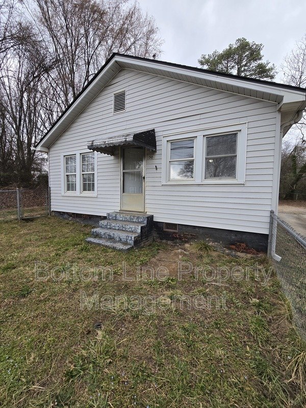 Cozy 2 bedroom 1 bathroom available now property image