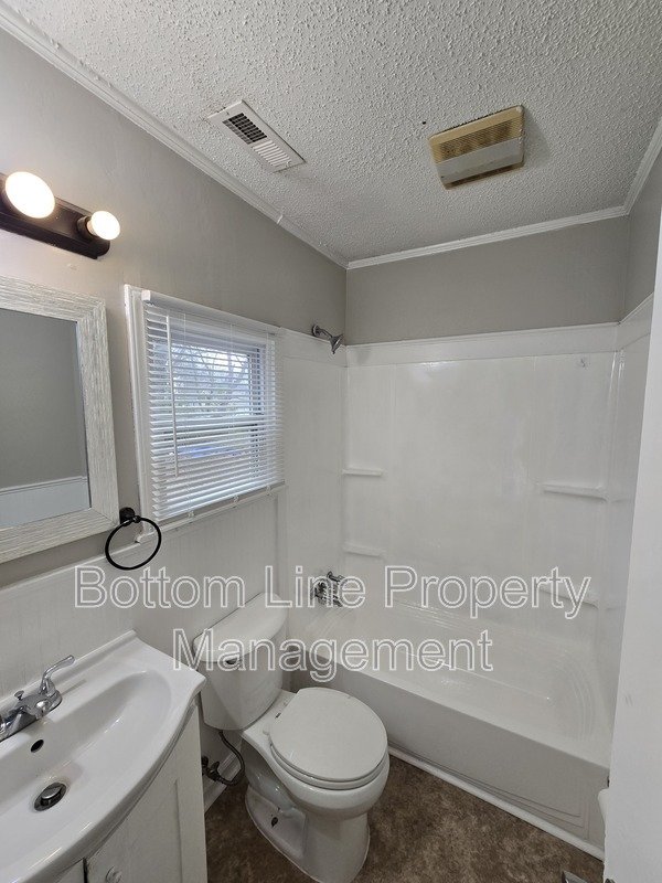 Cozy 2 bedroom 1 bathroom available now property image