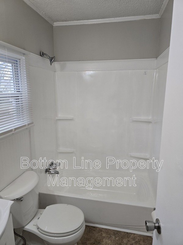 Cozy 2 bedroom 1 bathroom available now property image