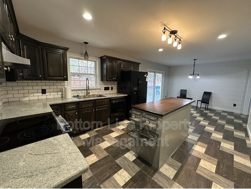 Spacious 3 Bedroom Home with 2-Car Garage in Gated Carolina Lakes Community property image