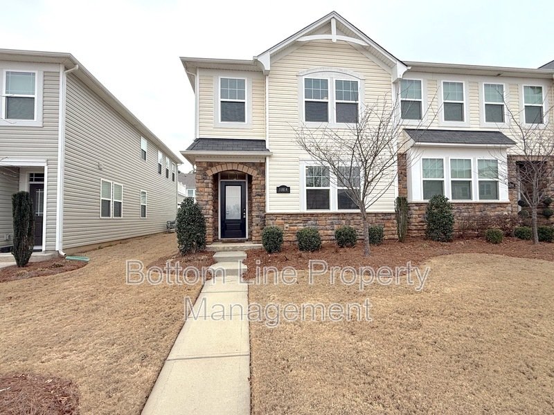 Bright 3BR Home with Garage & Open Floor Plan in Charlotte property image