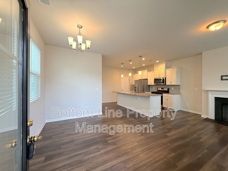 Bright 3BR Home with Garage & Open Floor Plan in Charlotte property image