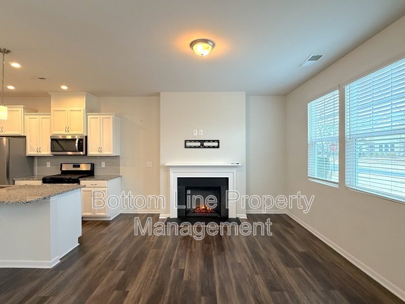 Bright 3BR Home with Garage & Open Floor Plan in Charlotte property image