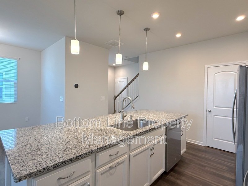 Bright 3BR Home with Garage & Open Floor Plan in Charlotte property image