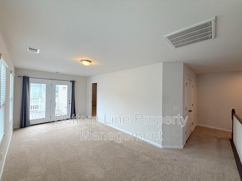 Bright 3BR Home with Garage & Open Floor Plan in Charlotte property image