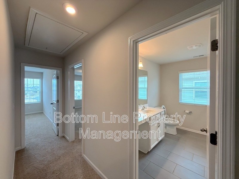 Bright 3BR Home with Garage & Open Floor Plan in Charlotte property image