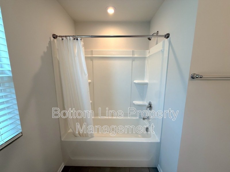 Bright 3BR Home with Garage & Open Floor Plan in Charlotte property image