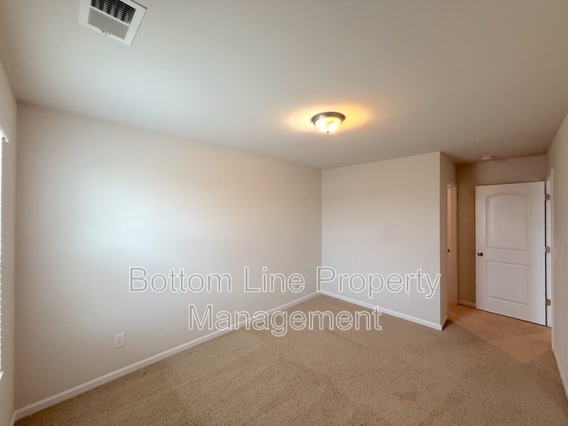 Bright 3BR Home with Garage & Open Floor Plan in Charlotte property image