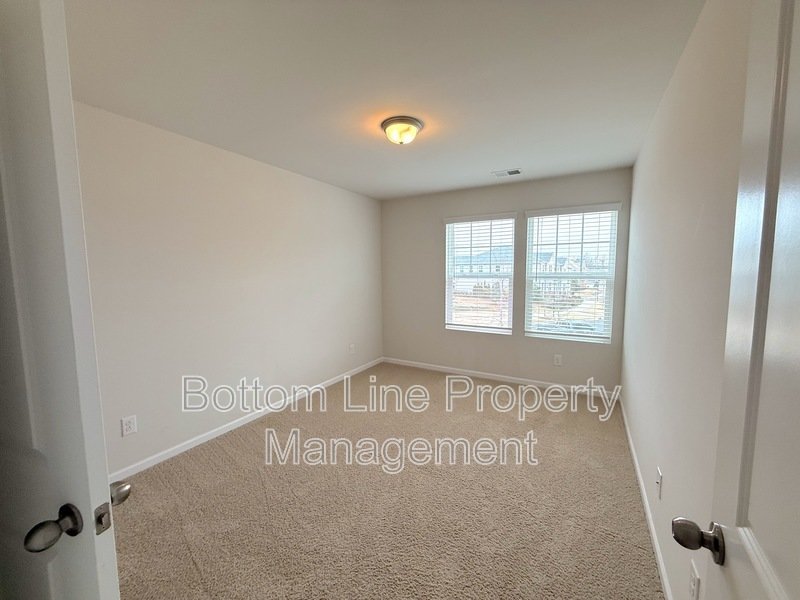 Bright 3BR Home with Garage & Open Floor Plan in Charlotte property image