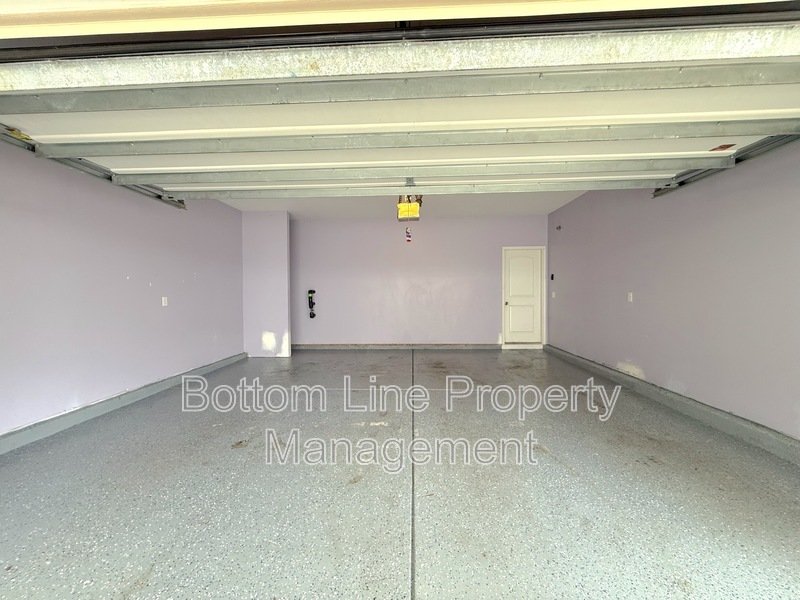 Bright 3BR Home with Garage & Open Floor Plan in Charlotte property image