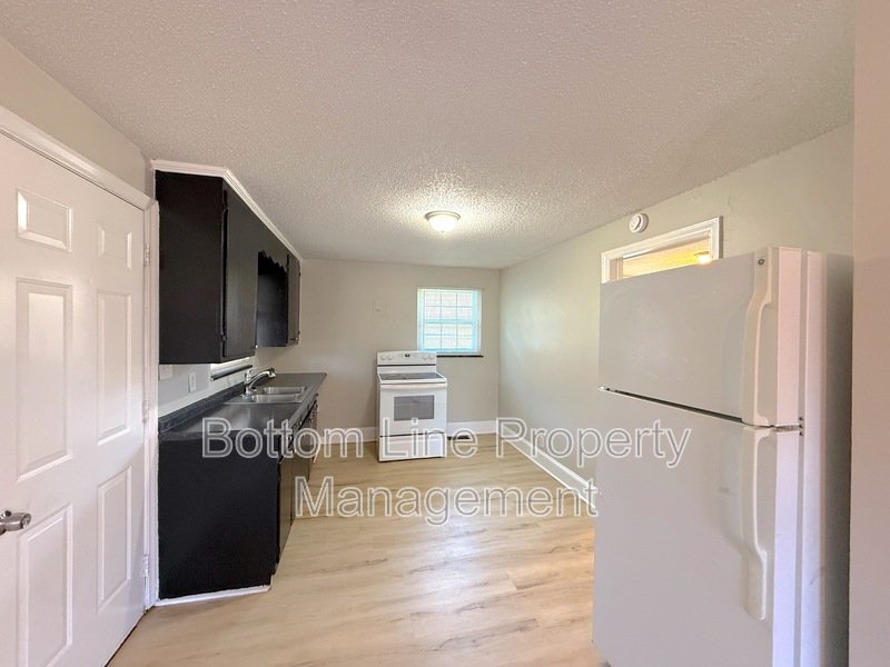 Cozy 3-bedroom, 1-bathroom home just minutes away from CLT Airport. property image