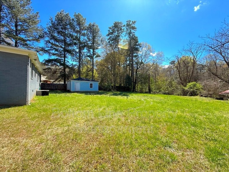 Cozy 3-bedroom, 1-bathroom home just minutes away from CLT Airport. property image