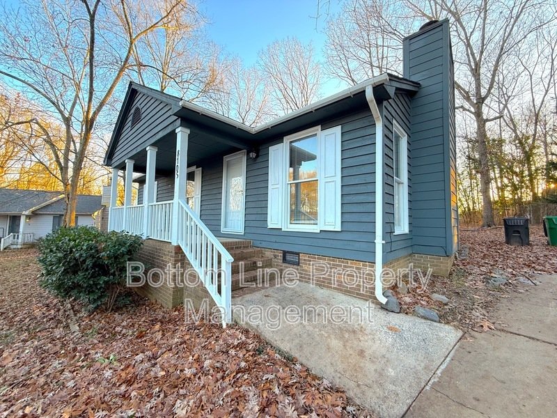 Charming 3 Bed 2 Bath Home For Rent with large Yard and Covered/Screened Rear Porch property image