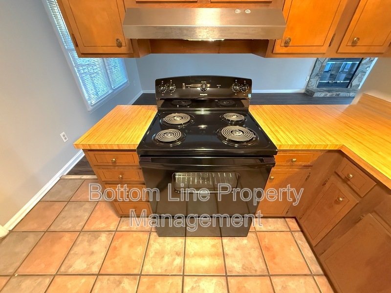 Charming 3 Bed 2 Bath Home For Rent with large Yard and Covered/Screened Rear Porch property image