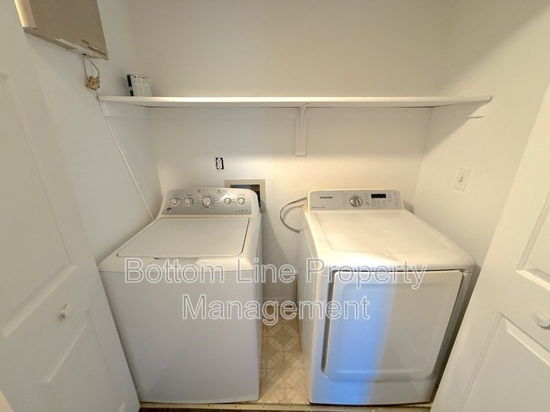 Charming 3 Bed 2 Bath Home For Rent with large Yard and Covered/Screened Rear Porch property image