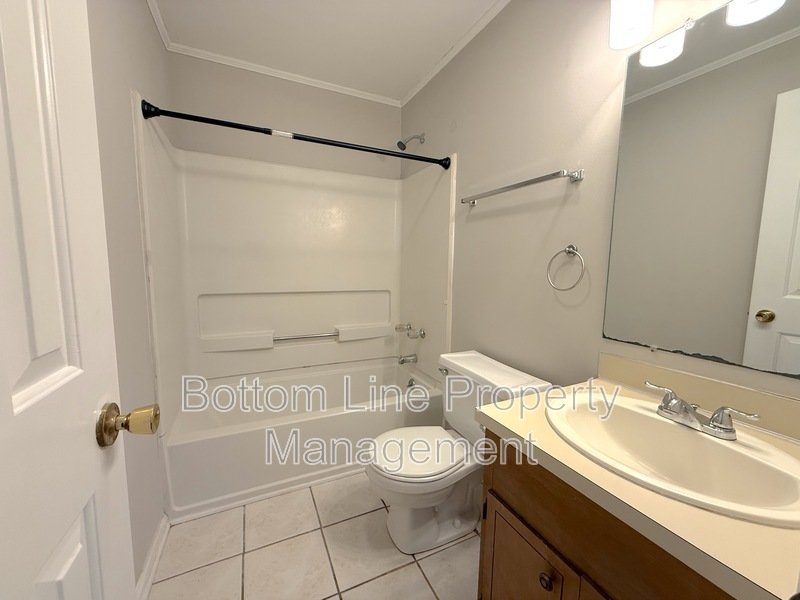 Charming 3 Bed 2 Bath Home For Rent with large Yard and Covered/Screened Rear Porch property image