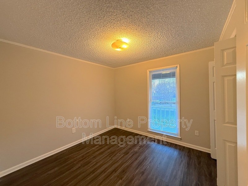 Charming 3 Bed 2 Bath Home For Rent with large Yard and Covered/Screened Rear Porch property image