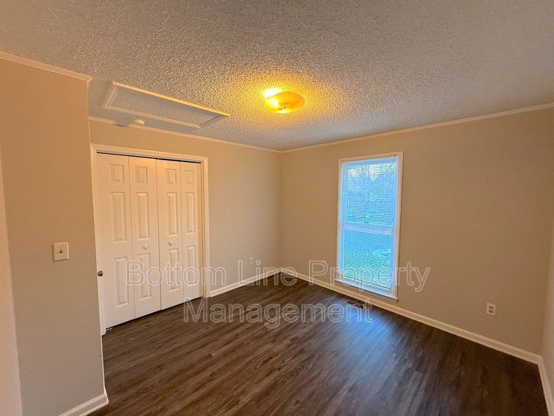 Charming 3 Bed 2 Bath Home For Rent with large Yard and Covered/Screened Rear Porch property image