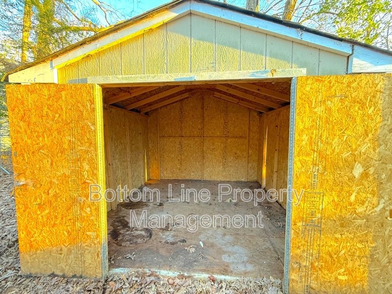 Charming 3 Bed 2 Bath Home For Rent with large Yard and Covered/Screened Rear Porch property image