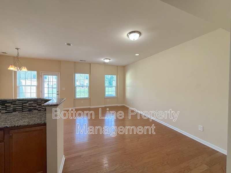 Beautiful 3 Bedroom 2.5 Bathroom Unit For Rent!!!! property image