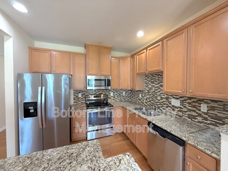 Beautiful 3 Bedroom 2.5 Bathroom Unit For Rent!!!! property image